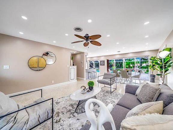 3rd image of 6933 Bayshore Dr