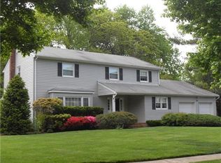 10 Beacon Hill Dr, East Brunswick, NJ 08816