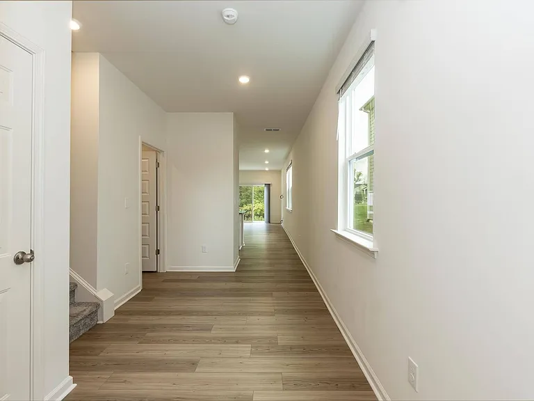 518 Eastwood St — Photo 8