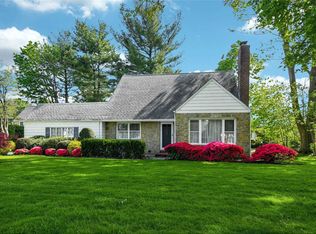 394 Titus Way, Williston Park, NY 11596