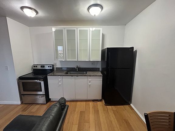 3rd image of 137 Washington St #206