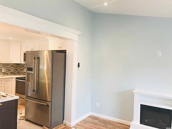 5th image of 81 Alcolade Dr E