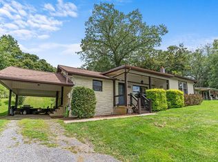 338 W Grayson St, Hillsville, VA 24343