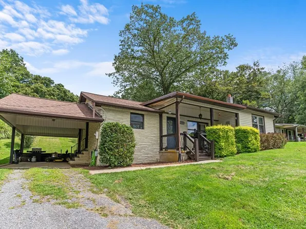 338 W Grayson St, Hillsville, VA 24343