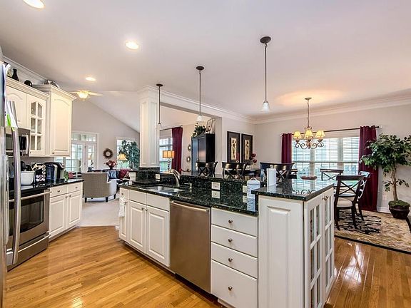 3rd image of 6633 Karsten Pl
