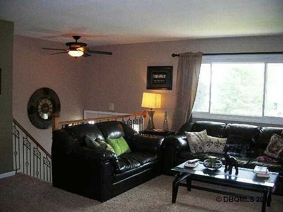 3rd image of 2561 Rosewood Dr