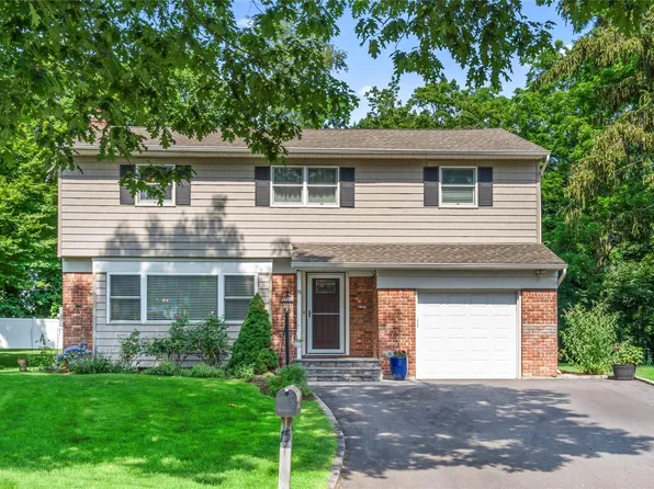 15 Chambers Court, Huntington Station, NY 11746