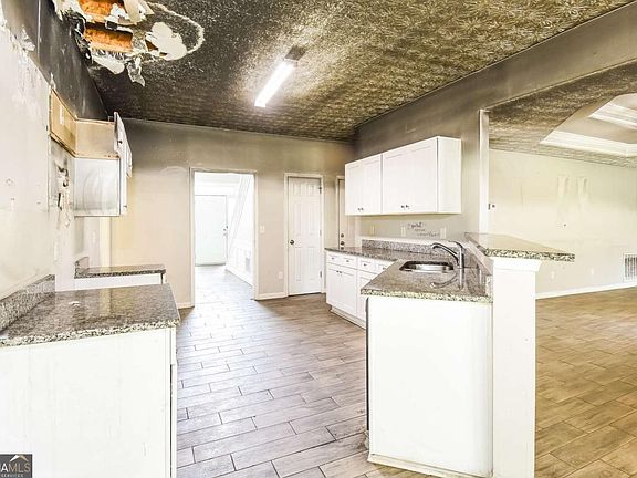 4th image of 2760 Autumn Lake Ln