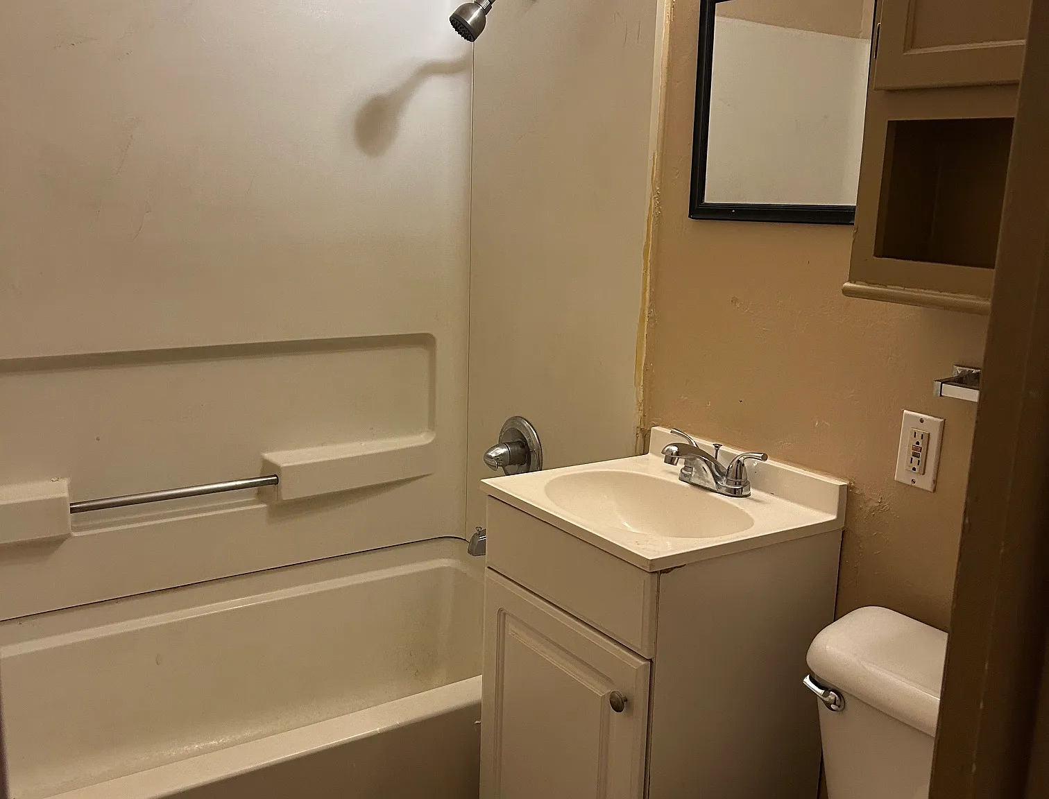 3 bed, 812 sqft, $800 — Photo 4