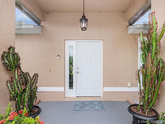 4th image of 1130 NE 11th Terrace Cpe