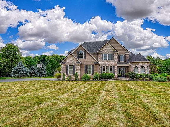 3rd image of 6089 Fairway Dr