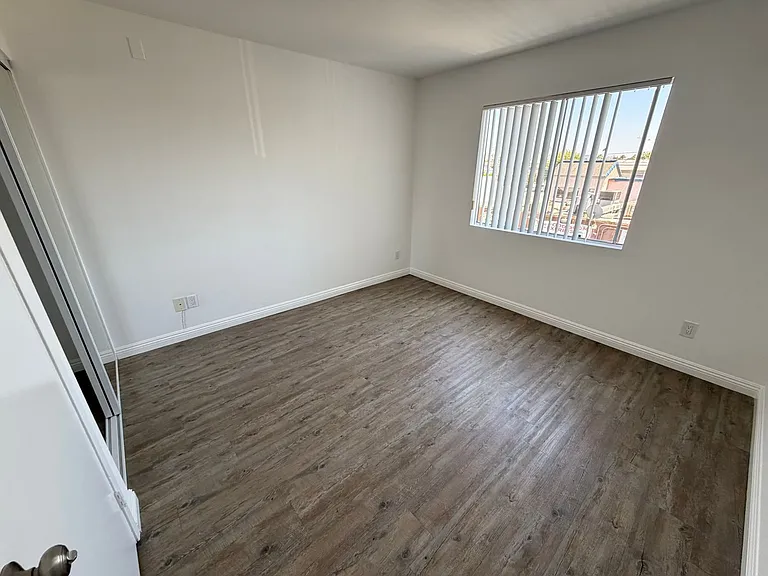 Midvale Los Angeles Apartments LLC — Photo 26