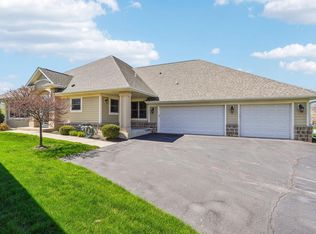 8013 S Susanna Ct #33, Franklin, WI 53132