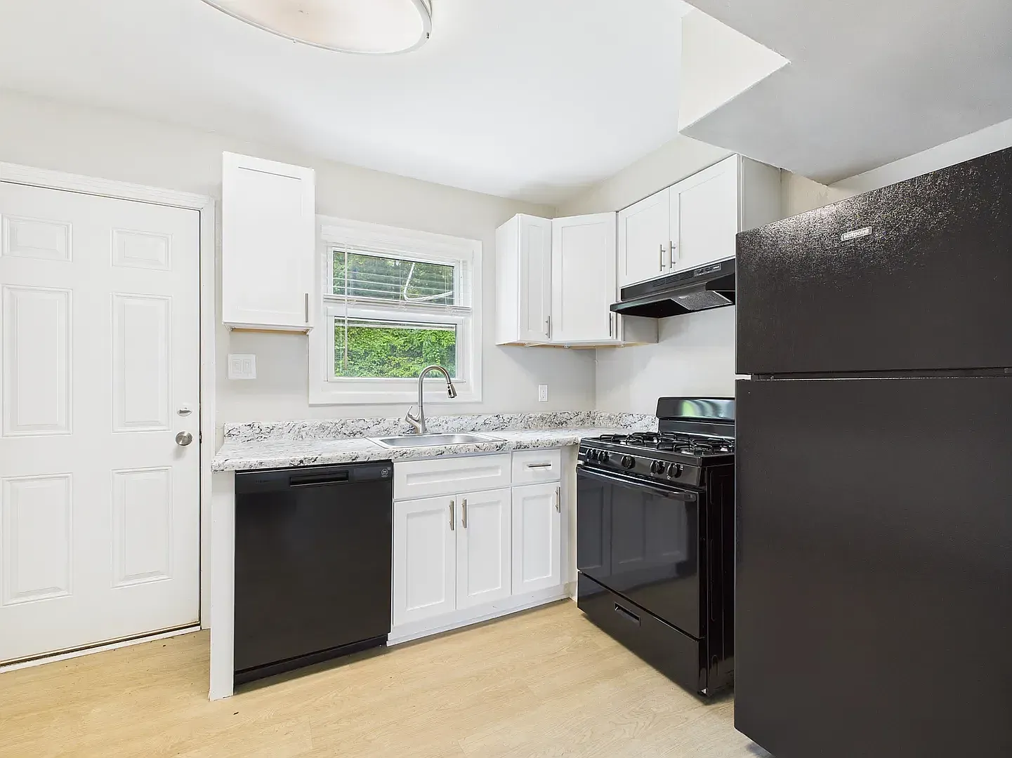 27th Townhomes — Photo 3