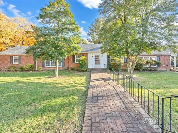 3208 Clearview Dr, Roanoke, VA 24018