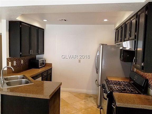 Kitchen - granite countertops, Stainless Steel sink and all appliances!