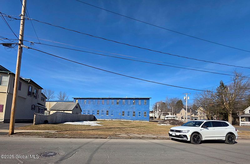 4th image of 213 N Perry Street