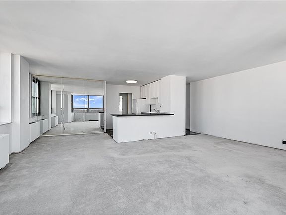 4th image of 5701 N Sheridan Rd APT 17B