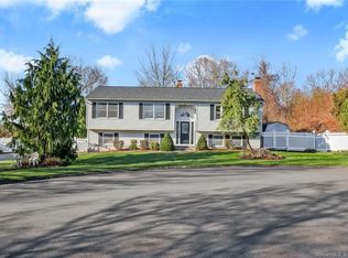 13 Rev Taylor Dr, Ansonia, CT 06401