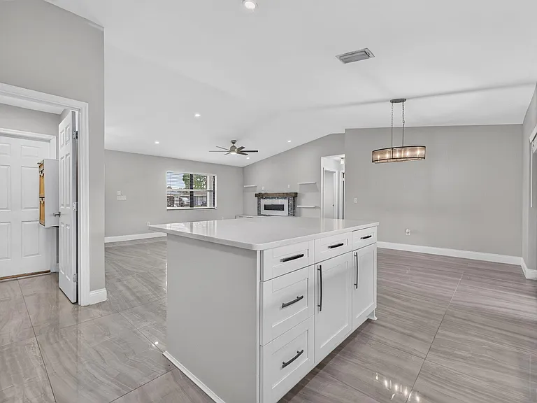825 SE Starflower Ave — Photo 15