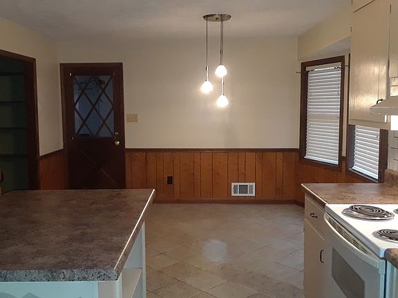 Eat in kitchen.
