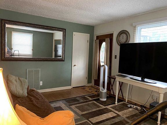 4th image of 520 Eastview Dr