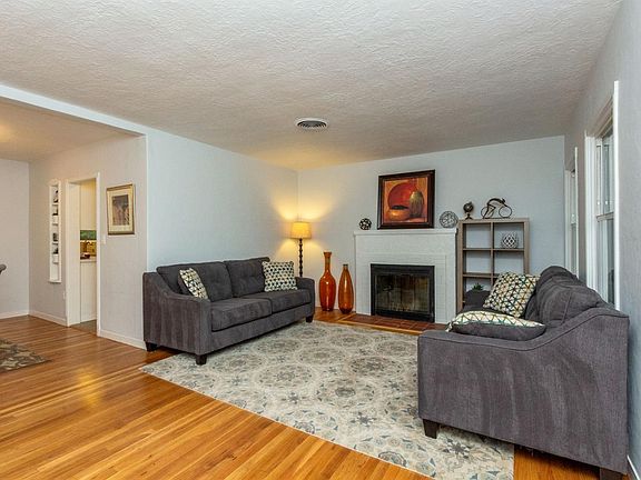 3rd image of 2724 N Farris Ave