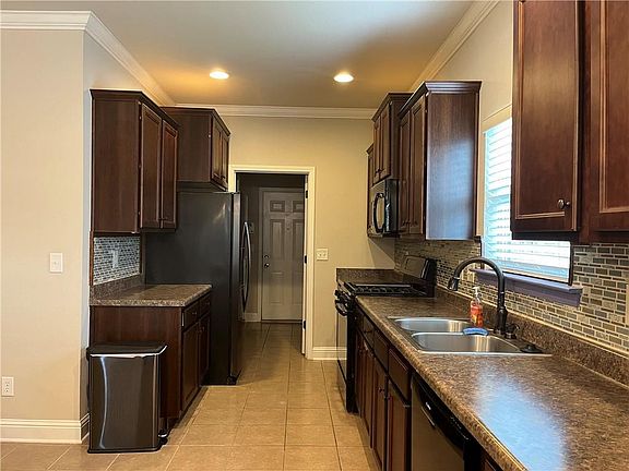 2nd image of 2426 Mckenzie Court W