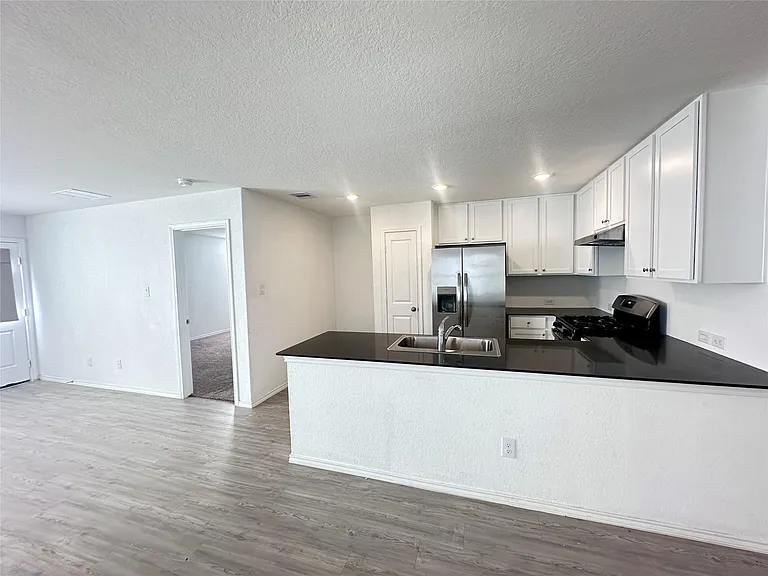 2722 Winterfell St — Photo 2