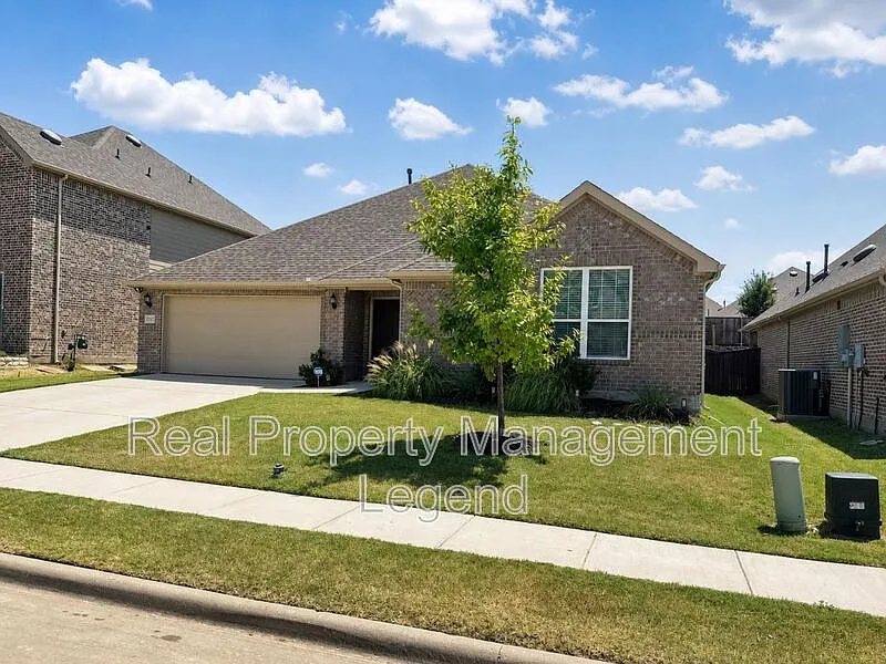 3 bed, 2.0 bath, 2154 sqft, $2,400 — Photo 2
