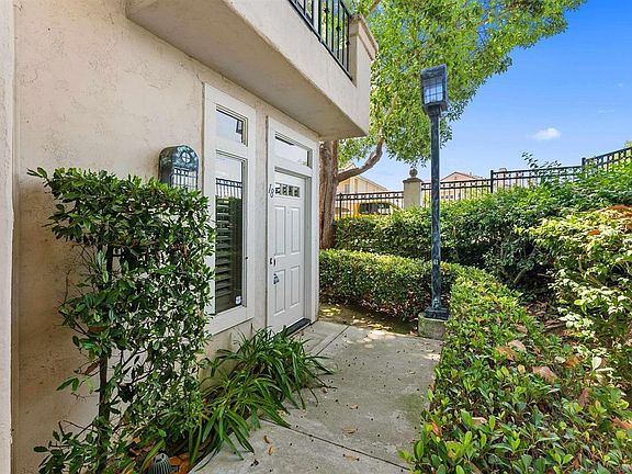 2nd image of 7285 Calabria Ct