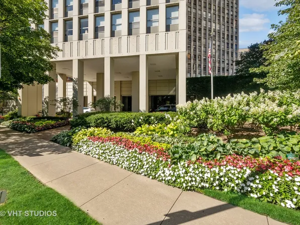 2626 N Lakeview Ave APT 2202, Chicago, IL 60614