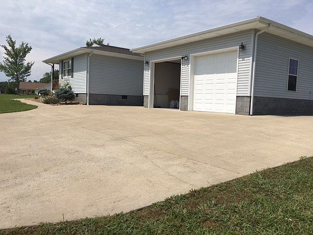 1st image of 1909 Harbor Hills Dr