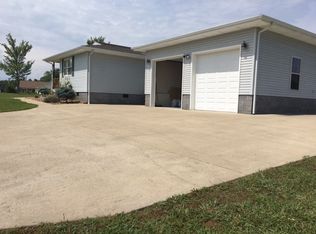 1909 Harbor Hills Dr, Dandridge, TN 37725