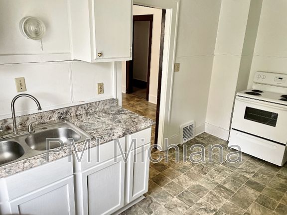 4th image of 1136 King St