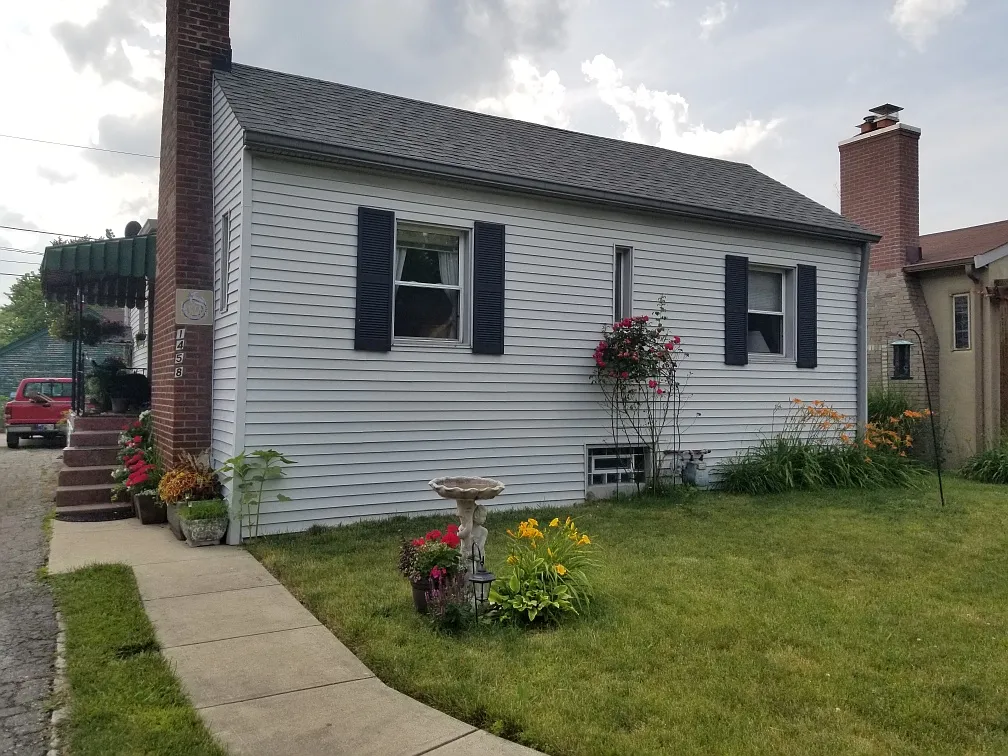1458 N Linwood Ave photo 1