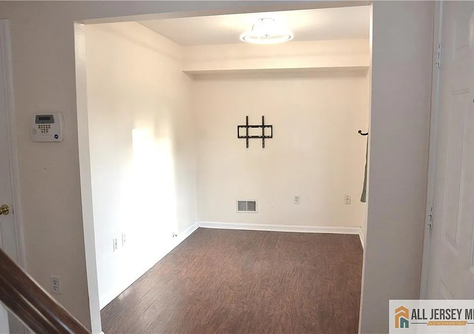 83 Nathan Blvd #35