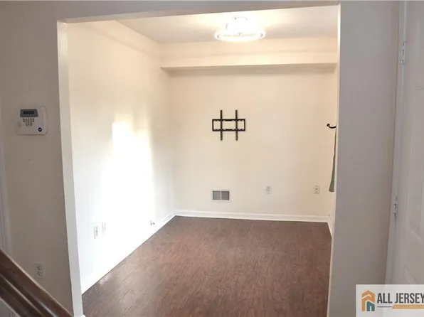 83 Nathan Blvd #35, Parlin, NJ 08859
