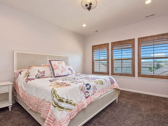 4th image of 736 W Mystic Creek Way