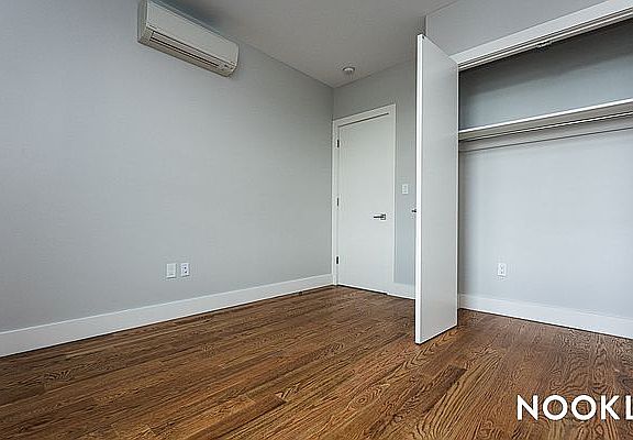 5th image of 1354 Jefferson Ave #1