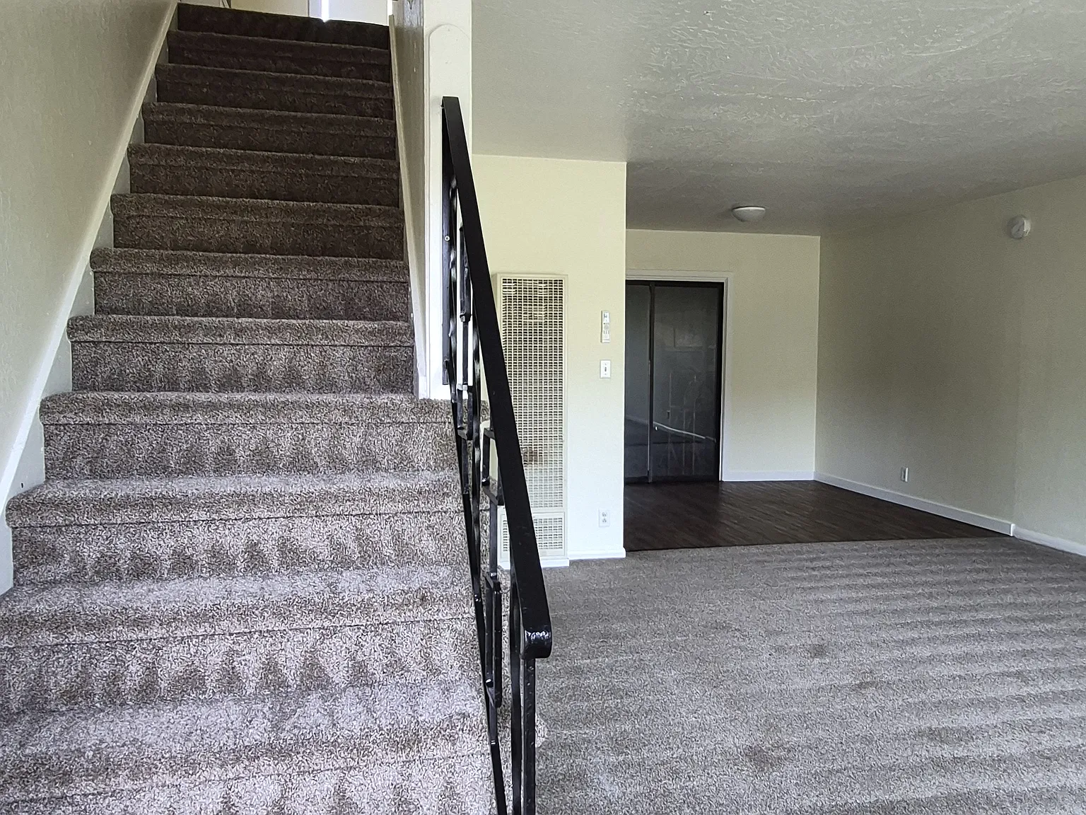 2 bed, 1.5 bath, 1000 sqft, $1,250 — Photo 4