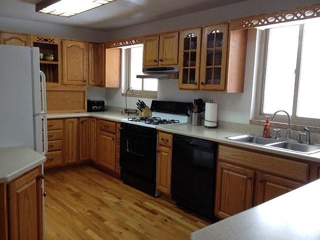 Kitchen	11'6" x 17'4"