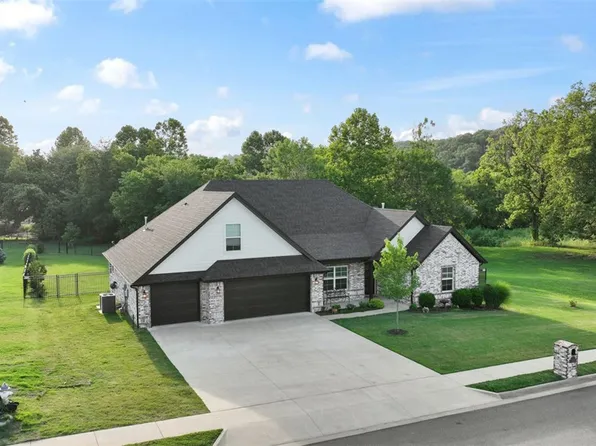 2541 Peck Rd, Pea Ridge, AR 72751
