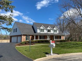 5N165 W Woods Dr, St Charles, IL