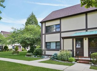 264 Cherry Valley Ave APT A2, Garden City, NY 11530