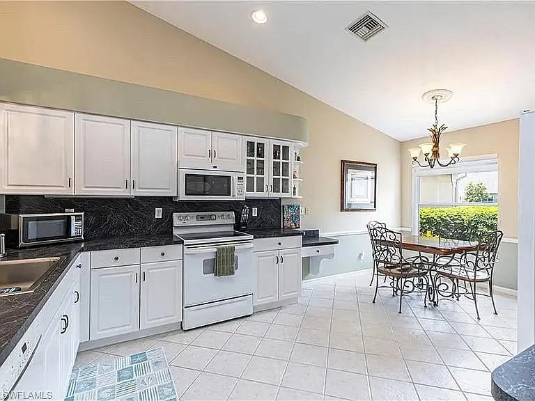 5595 Greenwood Cir #92 — Photo 20