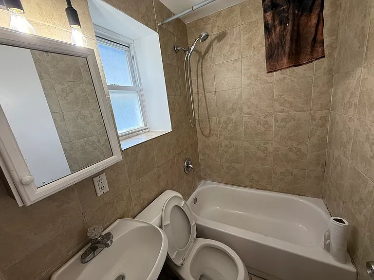 189-191 S Jefferson St #1 — Photo 5