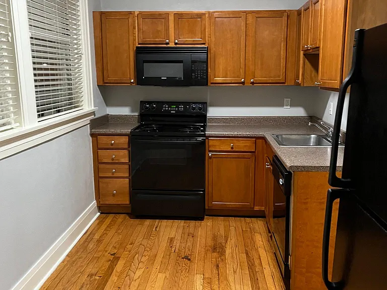 222 SE Frank Phillips Blvd #6 — Photo 5