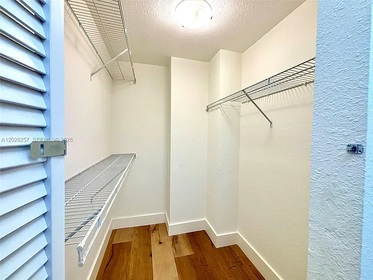 500 NE 29th St #601 — Photo 16