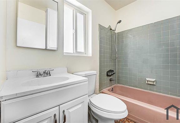 4th image of 1521 W 102nd St APT 9